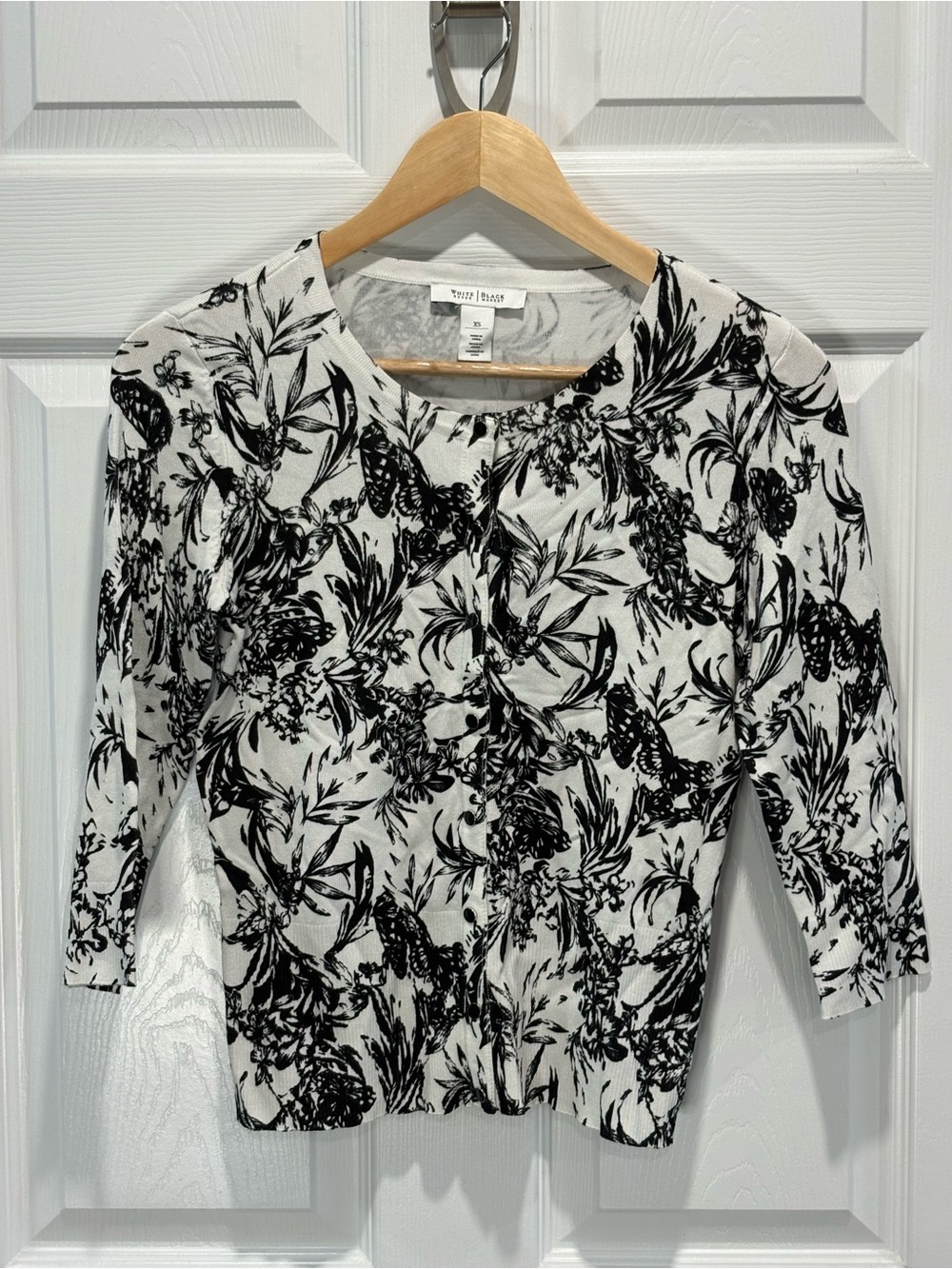 NWT White House Black Market White Floral Snap Front 3/4 Sleeve Cardigan XS